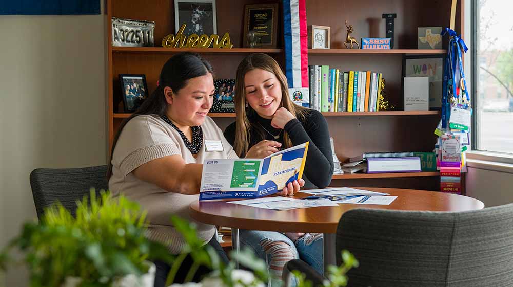 girl receiving advising
