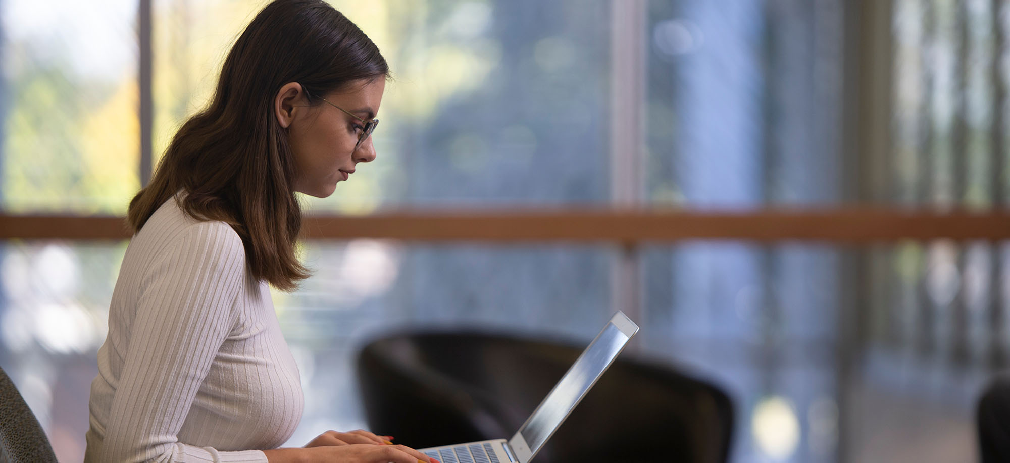 girl on laptop